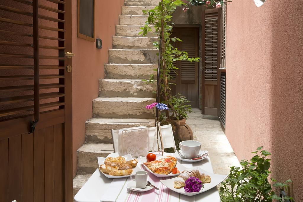 Апартаменты Il Cortile Fiorito Трапани Экстерьер фото